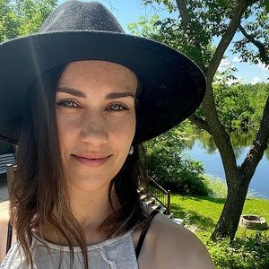 Meet your Posher, April